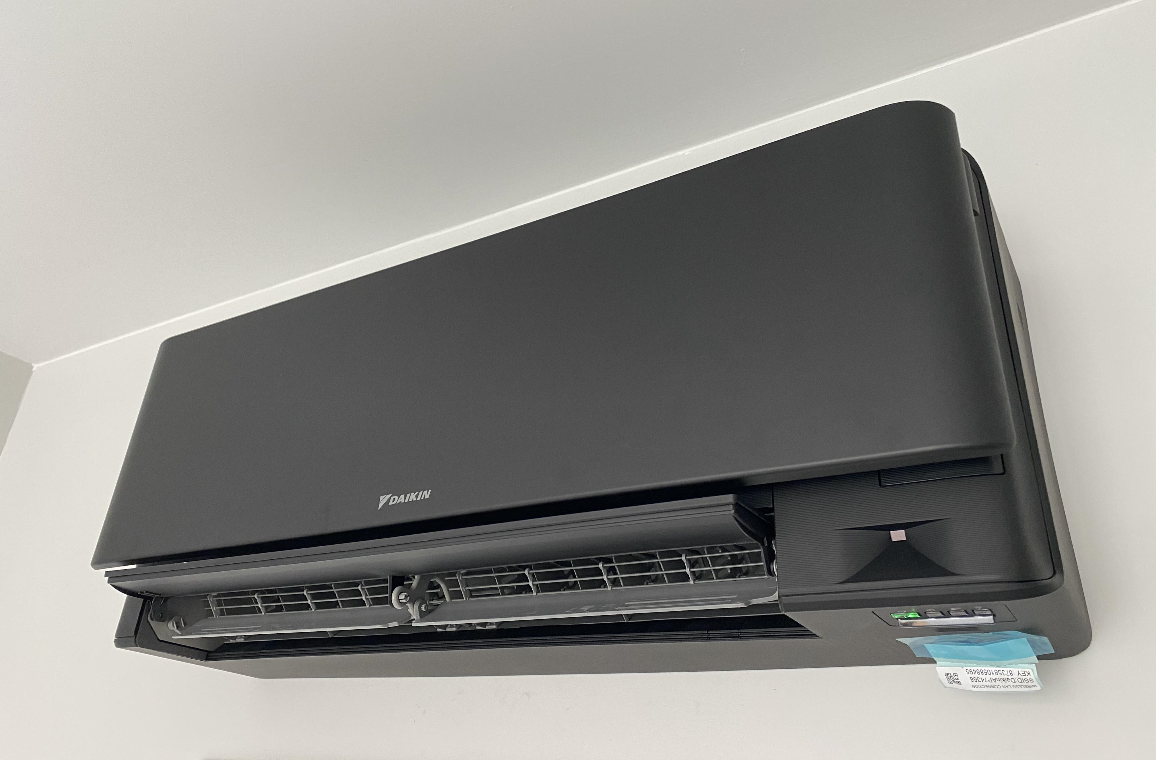 Refleksole czy klimatyzacja, co skuteczniej chroni dom przed upałem?